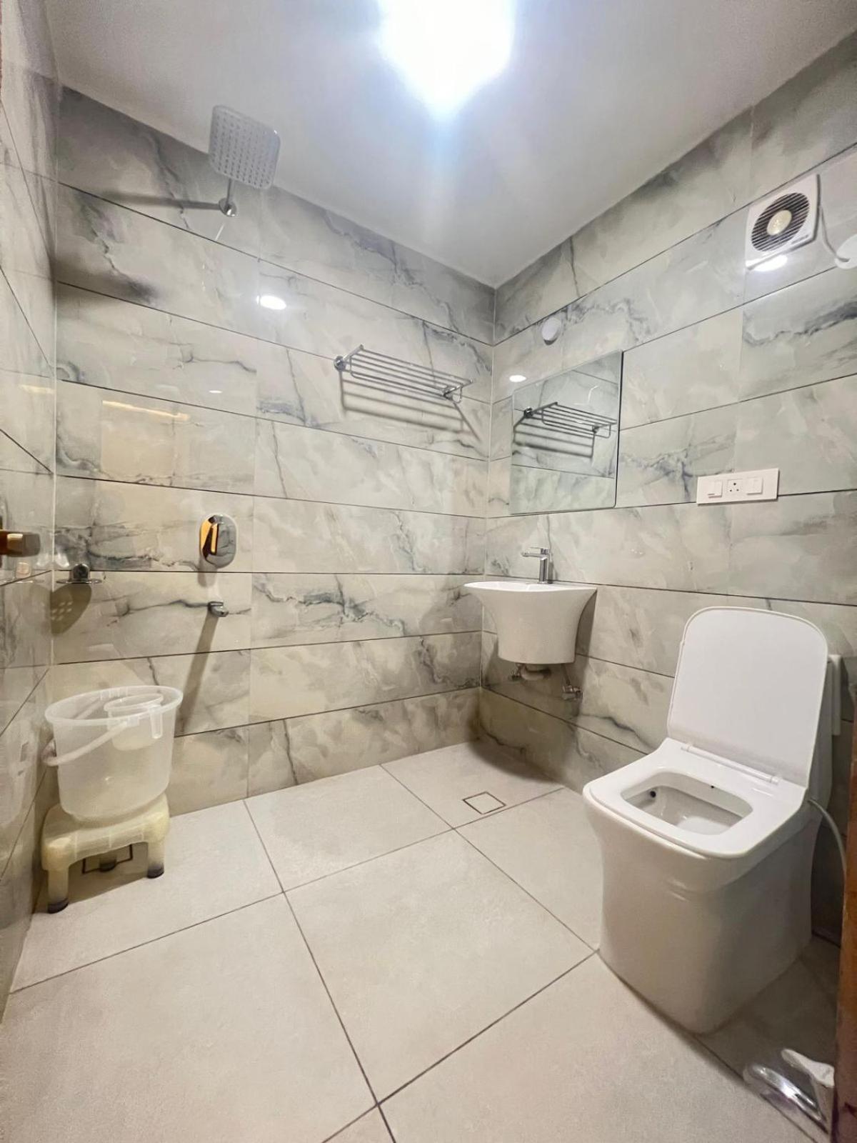 Hotel Majestic Chandigarh Bagian luar foto