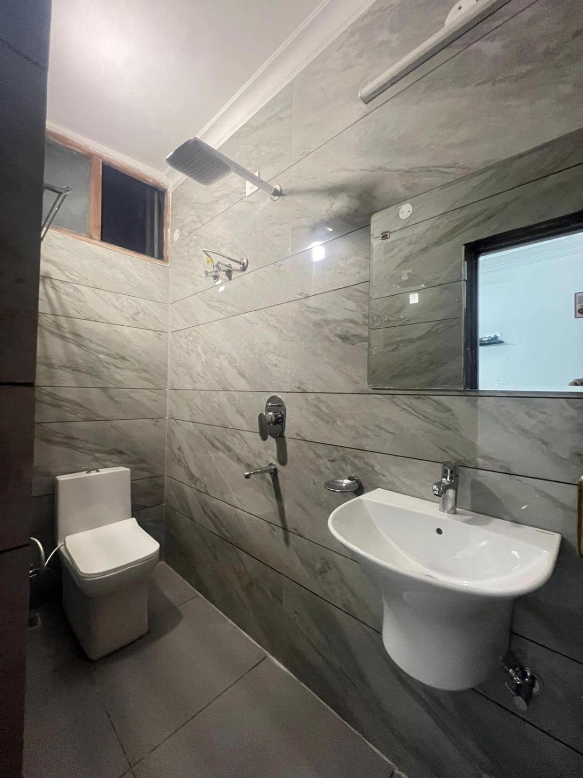 Hotel Majestic Chandigarh Bagian luar foto